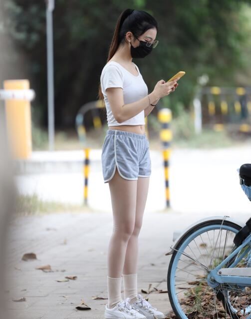辉辉街拍作品 – 大学城半日游遇见骑单车的女学生 写真+视频