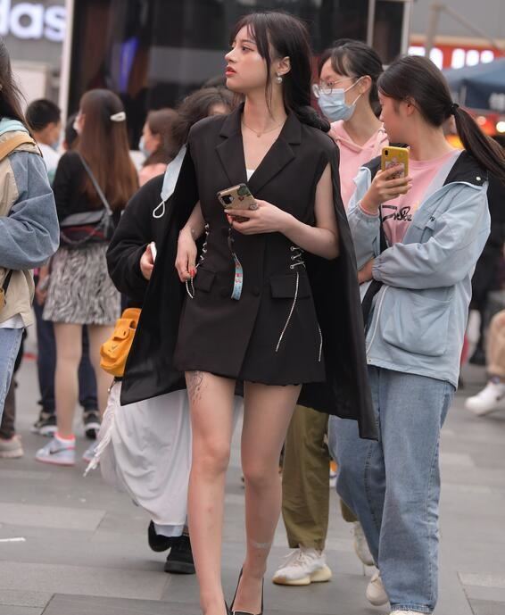 摄神街拍作品 – 步行街中的美腿薄丝美女 写真