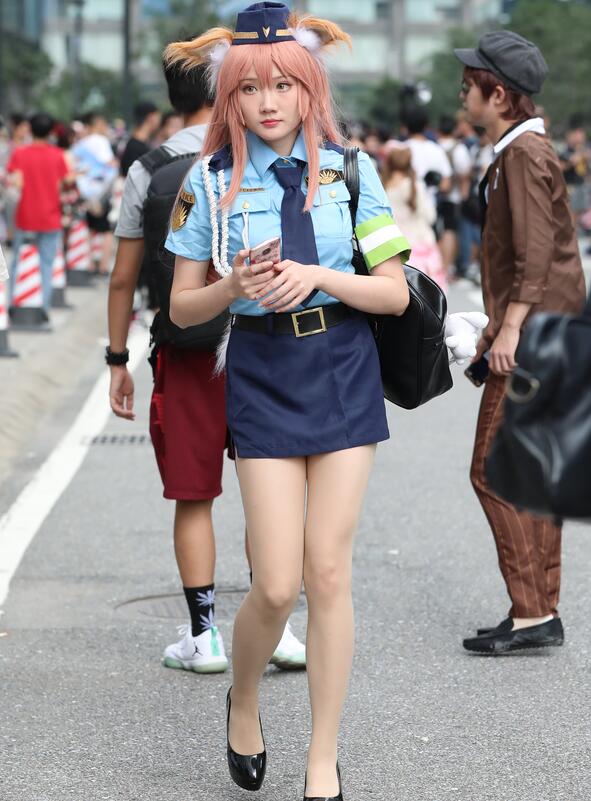 辉辉街拍作品 – 极品肉丝美腿狐狸jingguan 写真