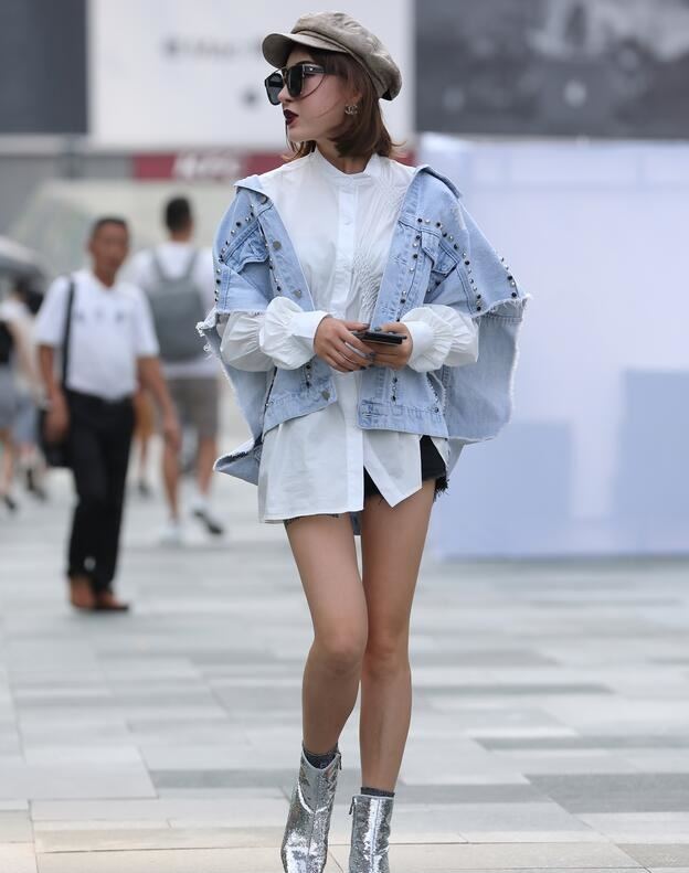 辉辉街拍作品 – 墨镜长腿短发美女小姐姐 写真