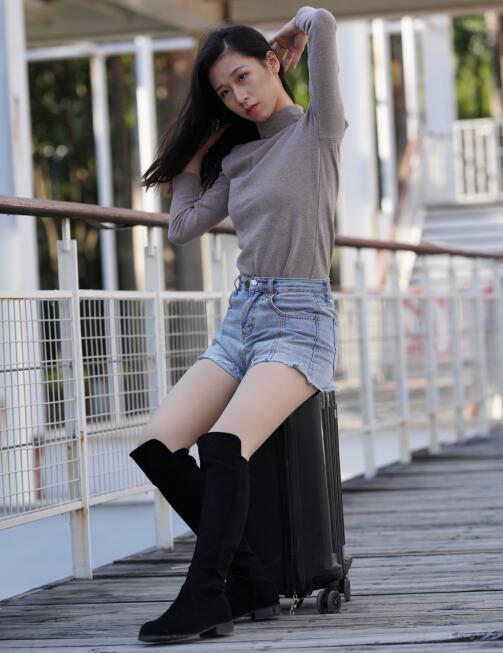 影行者街拍作品 – 暖阳下的肉丝女孩 写真+视频