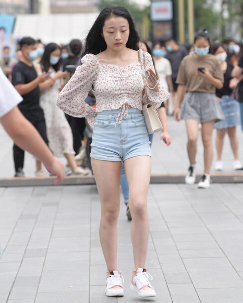 视觉冲击作品 迷你热裤女友 写真