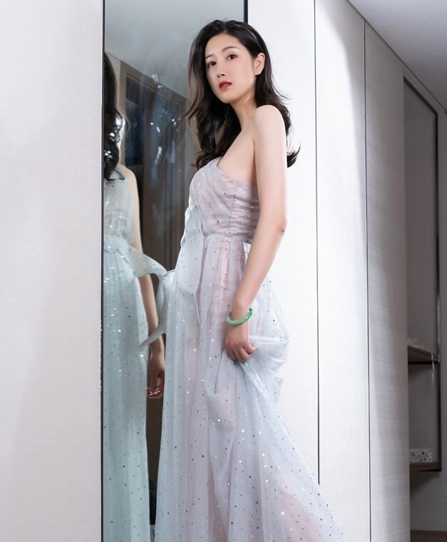 [KeLaGirls克拉女神] 2021.05.22 礼服光脚 王睿 VIP专辑