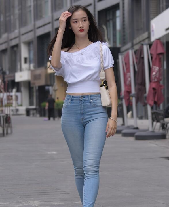 一只麋鹿作品 蓝色紧身牛仔裤美女 写真+视频