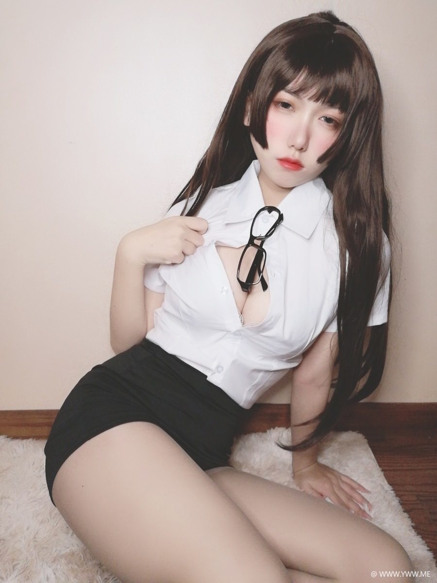 芋圆侑子 – 醉酒小秘书-像素点