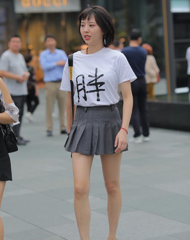 精选街拍 – 百褶裙的迷人之处