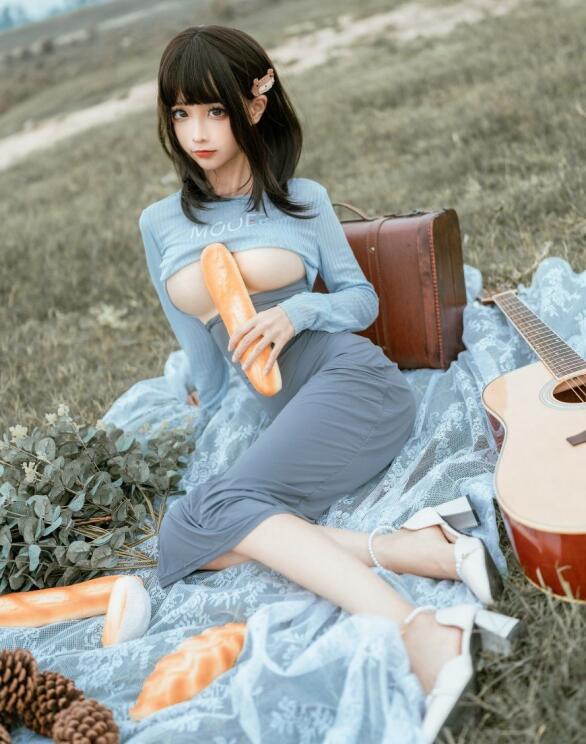 知名Coser@蠢沫沫 吉他妹妹