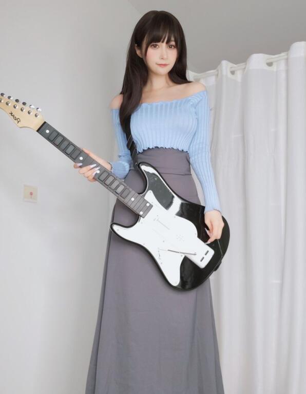人气动漫Coser@白银81 吉他妹妹
