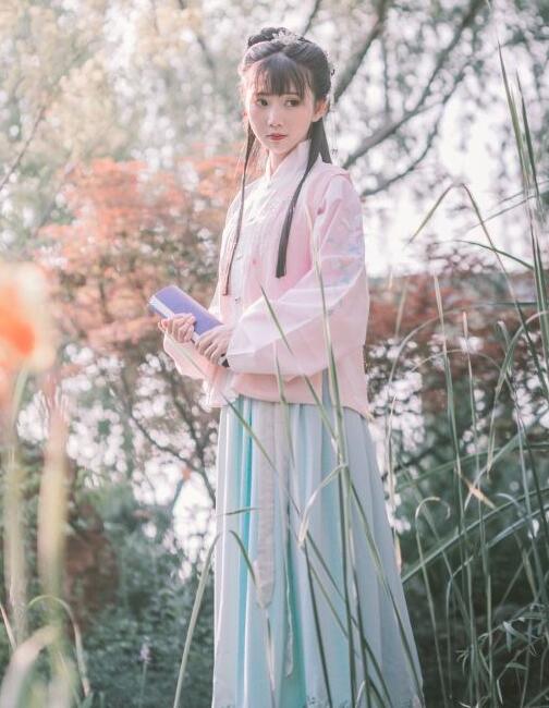 可爱人气Coser面饼仙儿 – 明治汉服