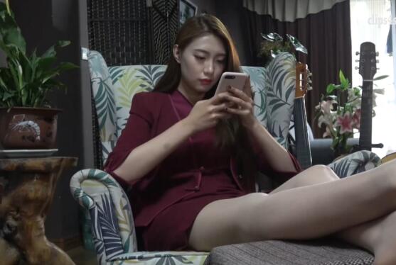 [K&M] 颜值爆表的大美女沈佳惠展示肉丝美足