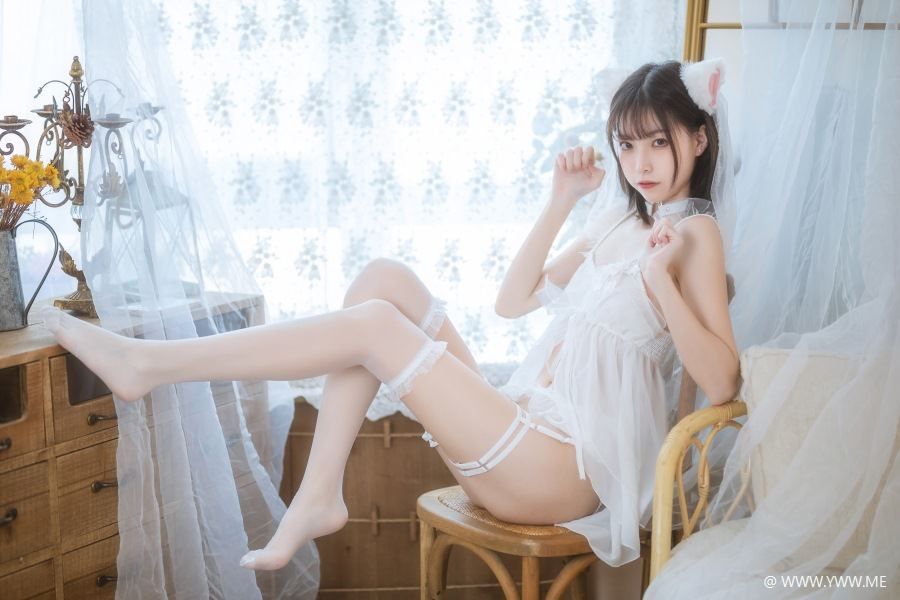 许岚LAN – 少女白色裙-像素点