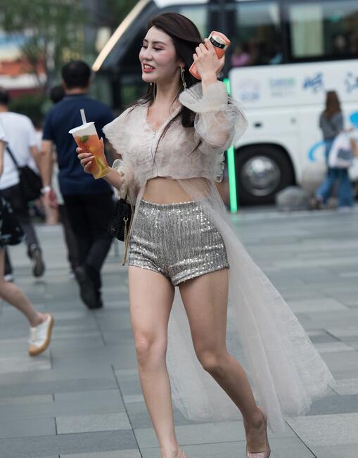 精选街拍 – 高跟长腿美女