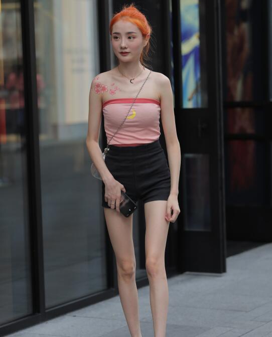 精选街拍 – 长腿小姐姐 好白啊