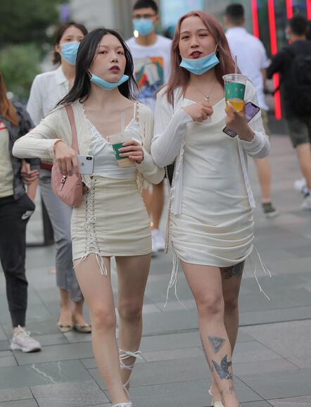 精选街拍 – 好白啊