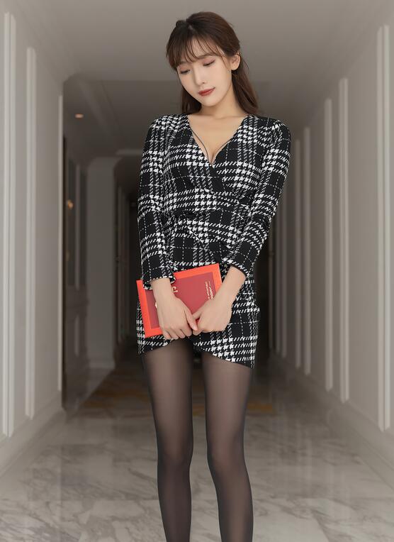 [XiuRen秀人网] 2021.12.02 No.4292 陆萱萱 黑丝 御姐