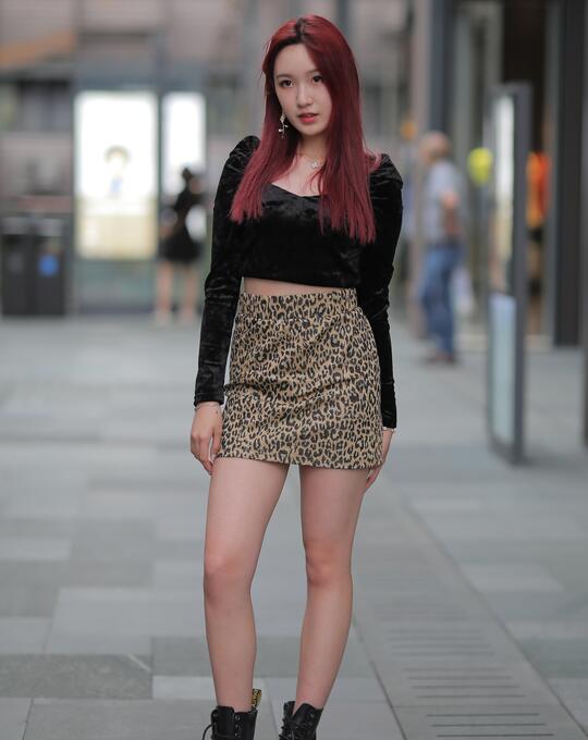 精选街拍 – 可爱又乖巧的女孩