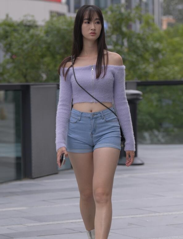 一只麋鹿作品 蓝色牛仔热裤美女2