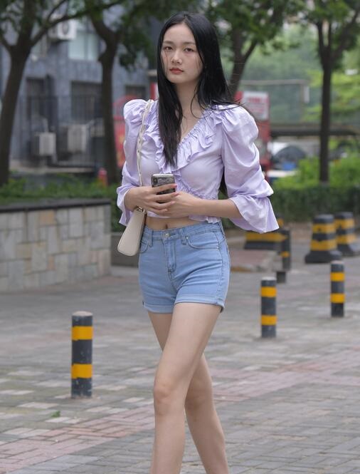 一只麋鹿作品 蓝色牛仔热裤长腿美女