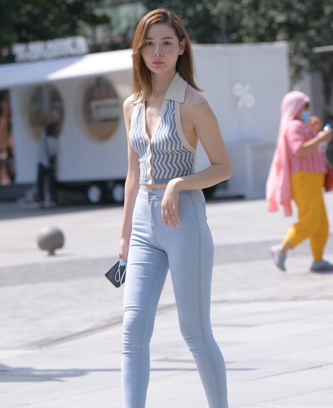 一只麋鹿作品 露背蓝牛美女