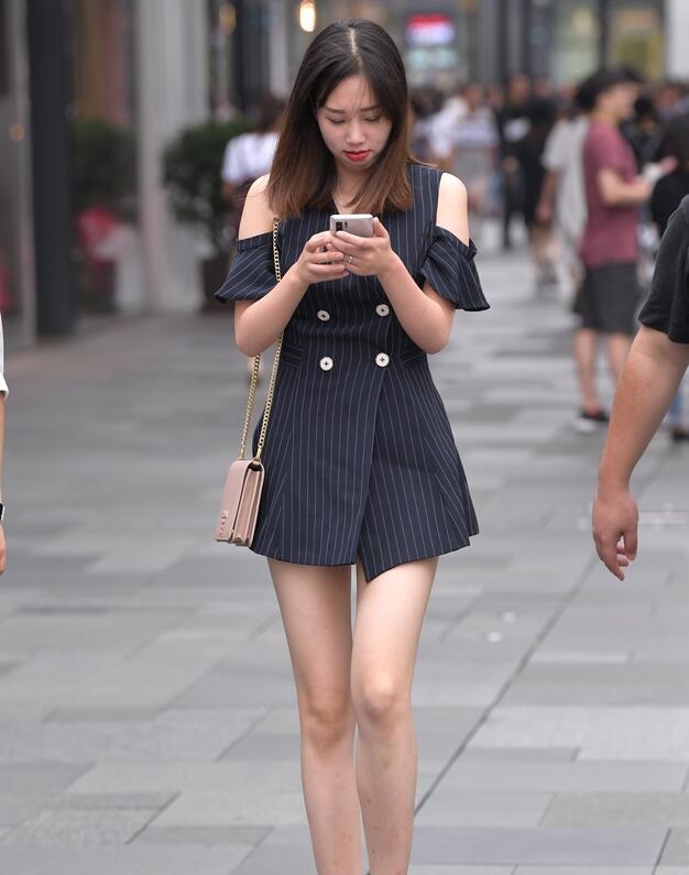 精选街拍 – 美腿小姐姐