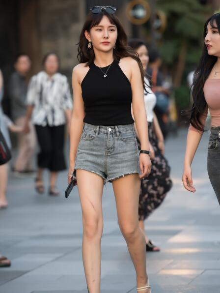 精选街拍 – 墨镜美女