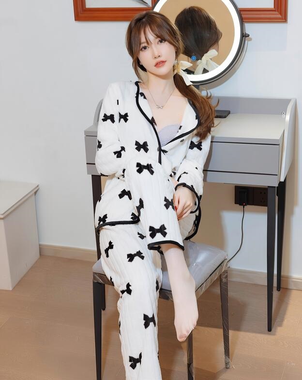 [XiuRen秀人网] 2021.12.21 No.4365 美桃酱 清纯甜美