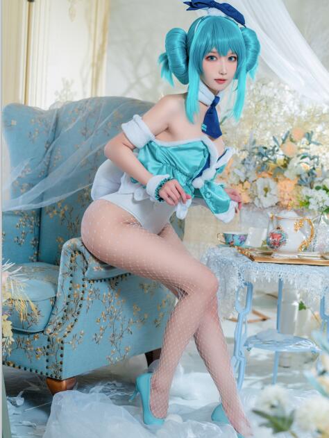 阿包也是兔娘 – 白兔miku