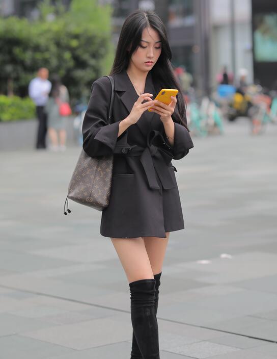 精选街拍 – 漂亮长靴美眉