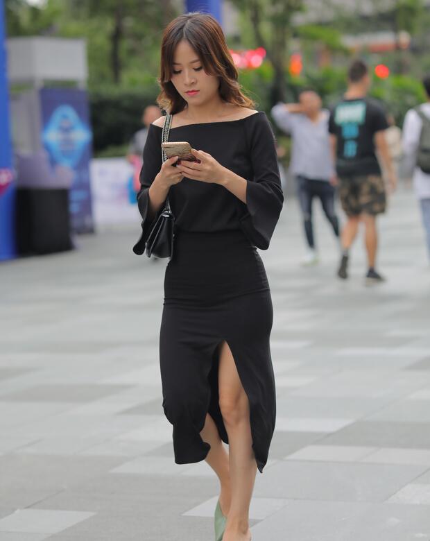 精选街拍 – 翘臀美女