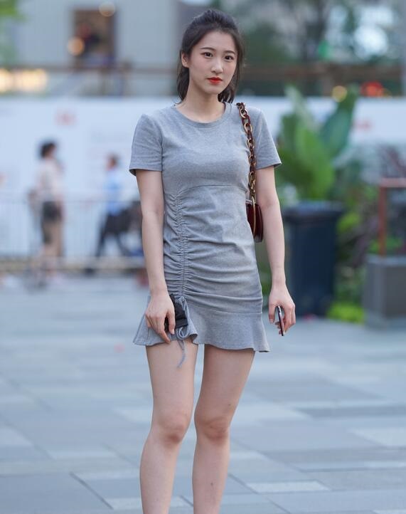 精选街拍 – 清秀乖巧的女孩