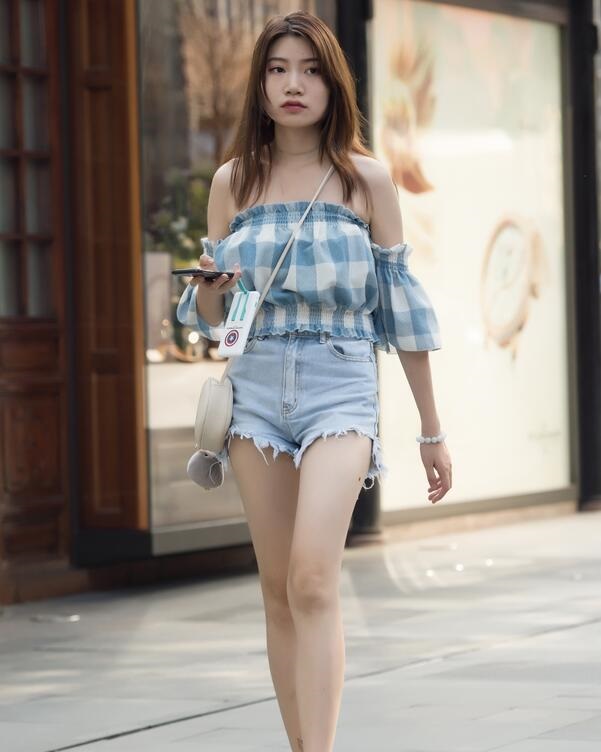 精选街拍 – 热裤美女2