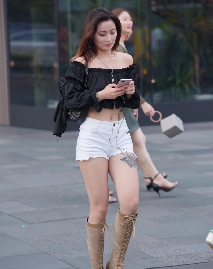 精选街拍 – 热裤美女3