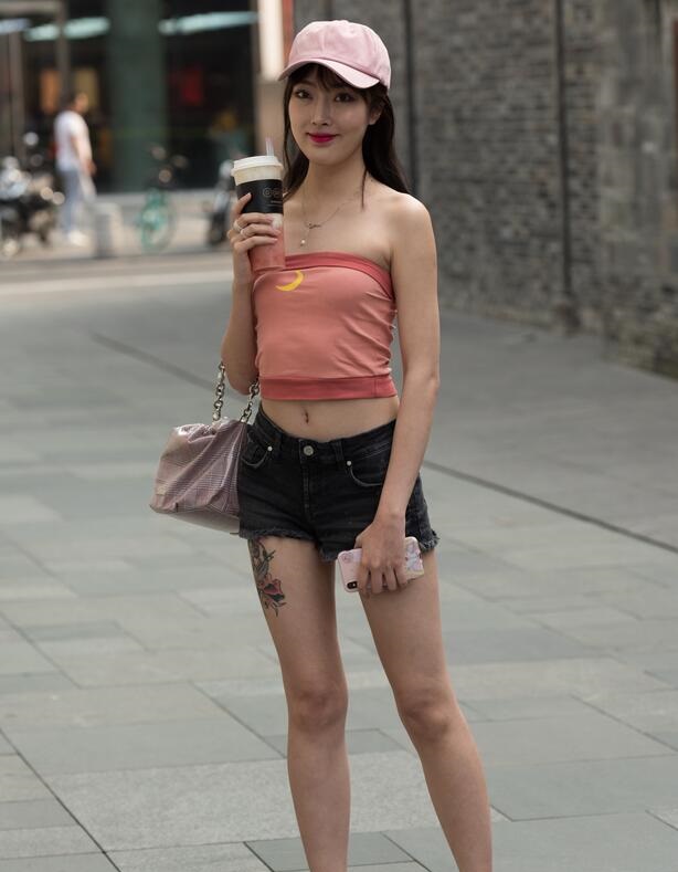 精选街拍 – 热裤美女4