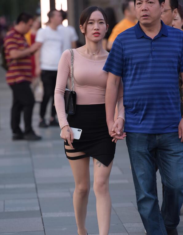 精选街拍 – 肉丝美女