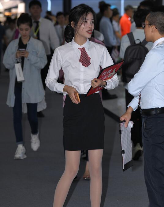 精选街拍 – 肉丝妹子
