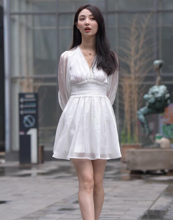 一始作品 白裙美女