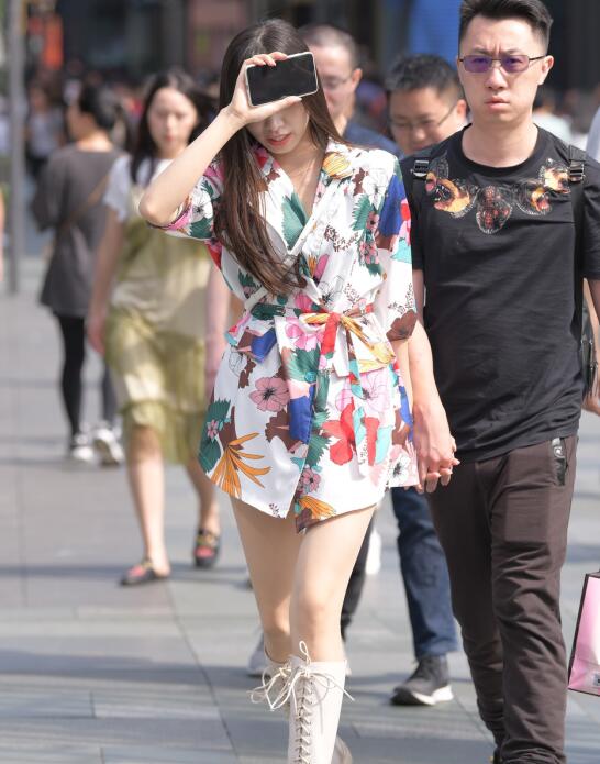 精选街拍 – 性感de热裤丝袜女友