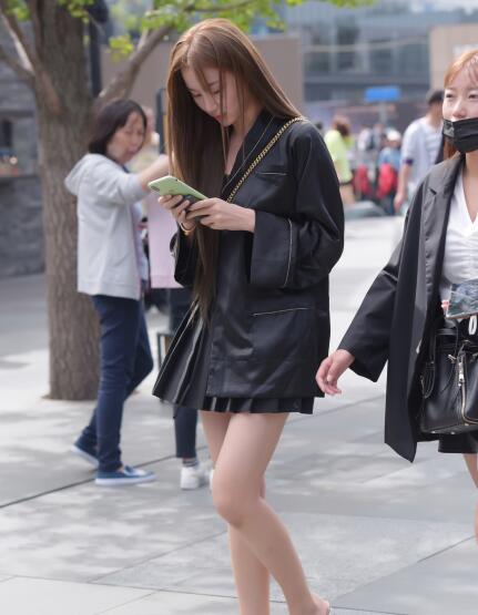精选街拍 – 性感的美女