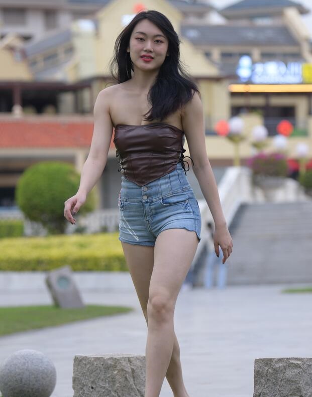 一始作品 牛仔热裤美女