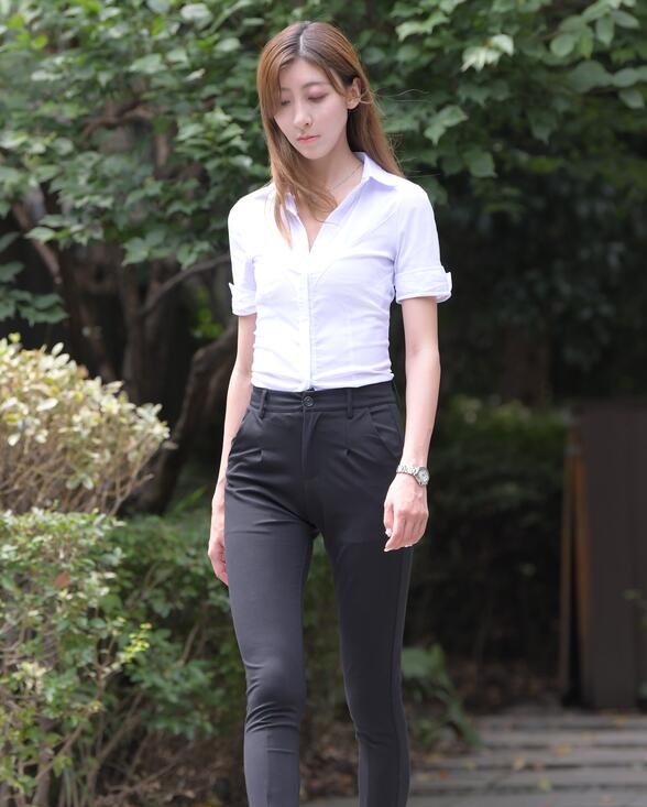 一只麋鹿作品 黑色西裤美女