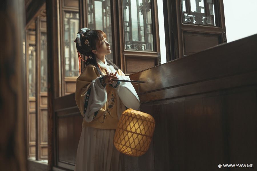 知名Coser@蠢沫沫 黄汉服-像素点