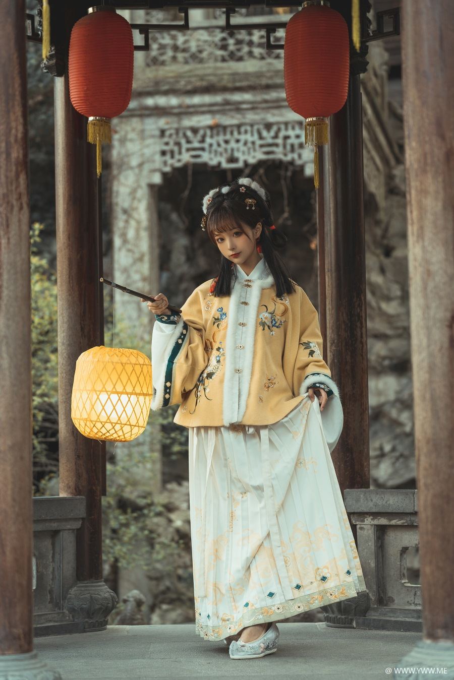 知名Coser@蠢沫沫 黄汉服-像素点