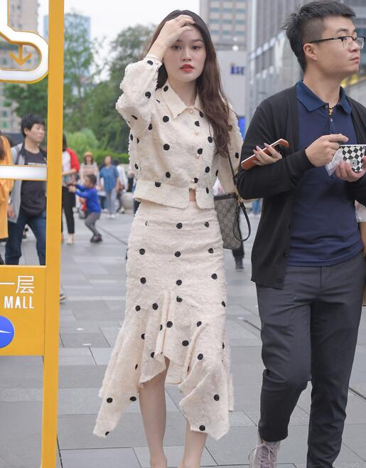 精选街拍 – 怡情的气质女朋友