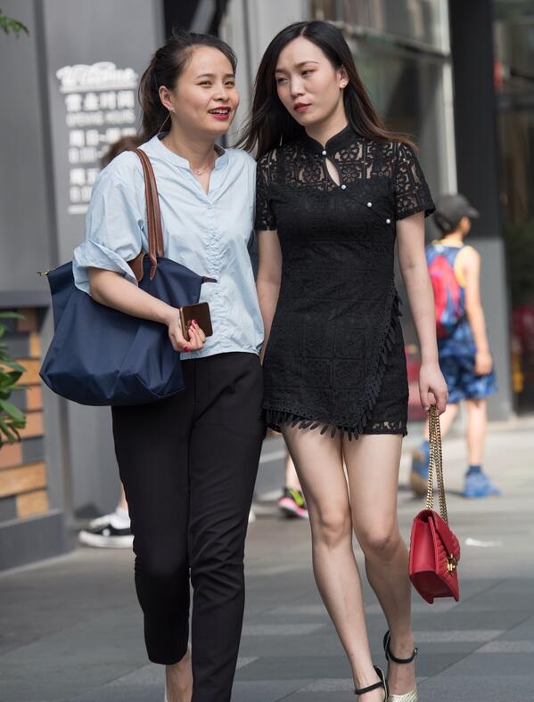 精选街拍 – 鱼嘴高跟美女
