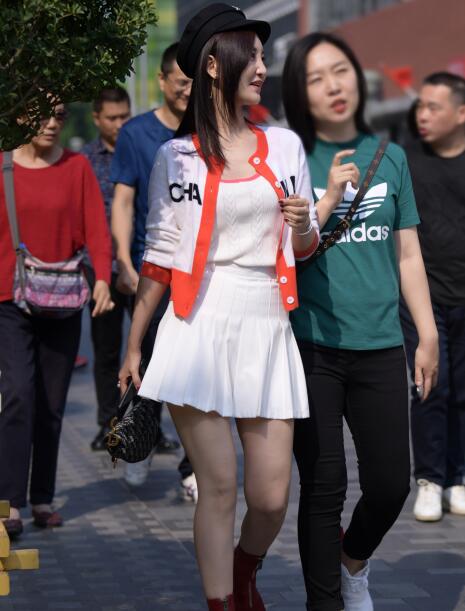 精选街拍 – 长腿气质美女