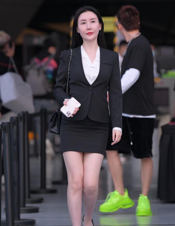 精选街拍 – 职工制服美腿高跟小姐姐