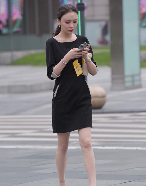 精选街拍 – 短裙肉丝美女