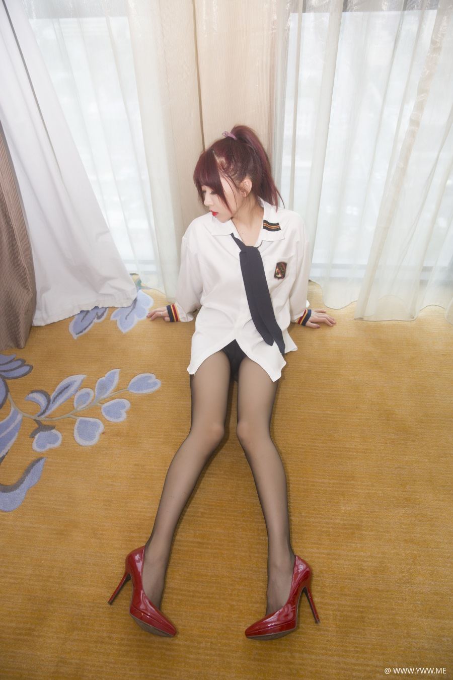 小女巫露娜 – 白衬衣-像素点