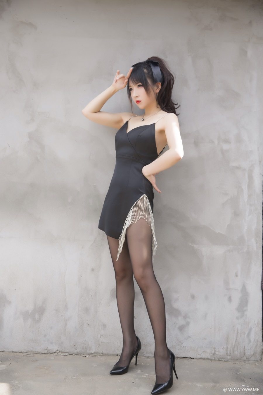 小女巫露娜 – 黑色流苏-像素点
