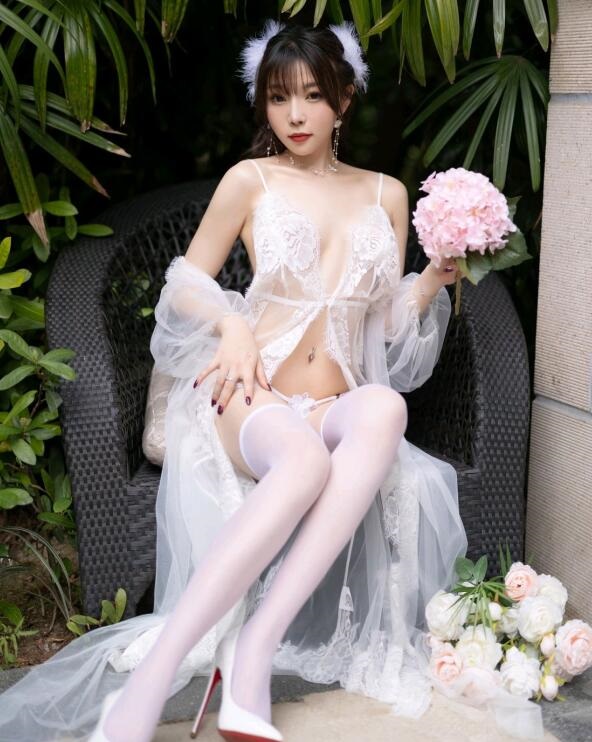 [XiuRen秀人网] 2022.03.11 No.4704 芝芝Booty 丝袜美腿